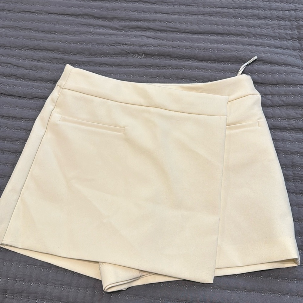 NWT ZARA SKORT